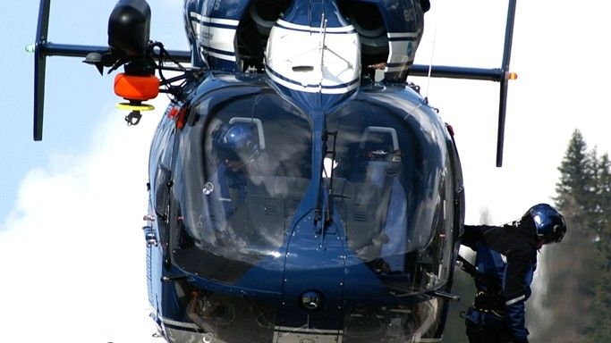 Eurocopter dostarczy brytyjskiej policji wielozadaniowy śmigłowiec EC145 – fot. Eurocopter