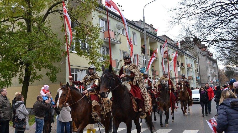 Konny poczet husarski był niewątpliwie gwiazdą tegorocznej, dziesiątej już z kolei Parady Niepodległości w Gdańsku - fot. Maksymilian Dura