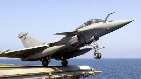 Ze względu na zamieszanie w Indiach, podpisanie kontraktu na zakup Rafale może opóźnić się o kolejne miesiące - fot. US Navy