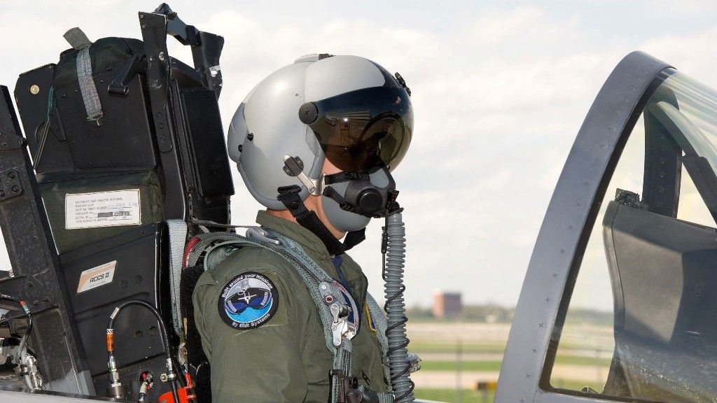 Celownik nahełmowy JHMCS, który został zintegrowany z prototypem samolotu F-15SE Silent Eagle - fot. Boeing