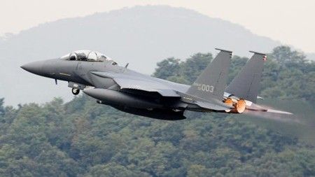 Wielozadaniowe F-15K Strike Eagle mają zostać uzbrojone w pociski klasy stand-off - fot. Boeing