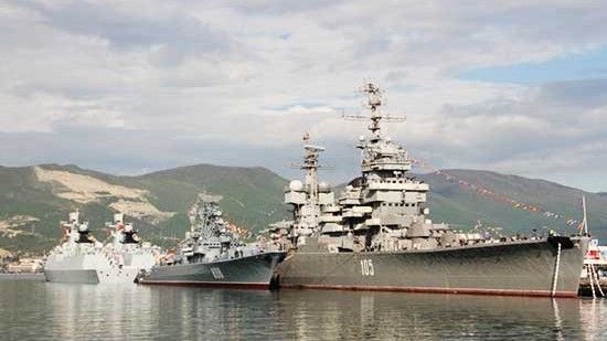 Porównanie chińskich i rosyjskich okrętów nawodnych wyraźnie pokazuje, które siły morskie rozwijają się szybciej – fot. mil.ru