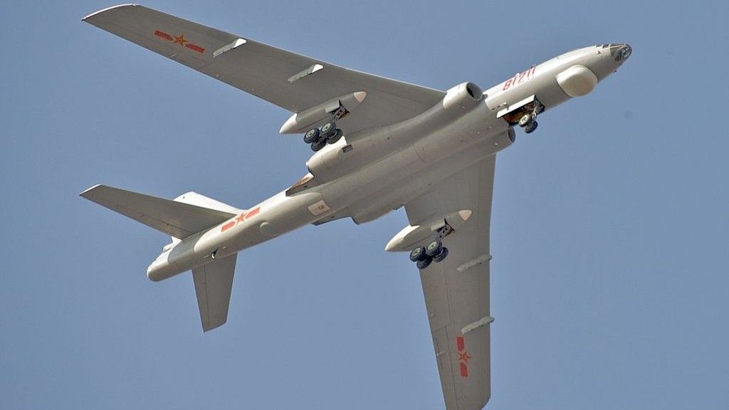 Chiny budują sztuczną wyspę – lotnisko dla swoich bombowców strategicznych H-6K – fot. Kevin A. McGill/Wikipedia