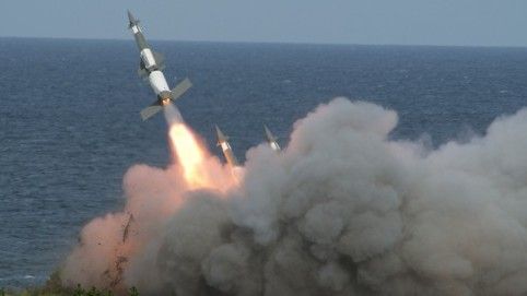 Prezydent Komorowski nawołuje do budowy narodowego systemu obrony przeciwlotniczej i przeciwrakietowej, który wyparłby obecnie eksploatowane systemy rakietowe - fot. Łukasz Pacholski