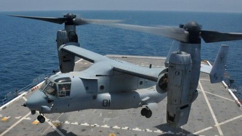 Samoloty pionowego startu i lądownia MV-22 Osprey, kwietniowy wypadek był wynikiem błędu pilota - fot. US Navy