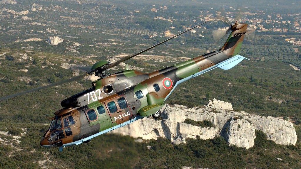 Jeden z najnowszych nabytków lotnictwa bułgarskiego wielozadaniowy śmigłowiec AS532 Cougar - fot. Eurocopter