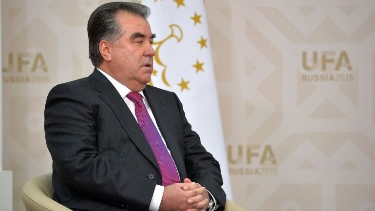 Emomali Rahmon, prezydent Tadżykistanu, usiłuje utrzymać niezależność państwa wtłoczonego między światowe potęgi. Fot. Kremlin.ru