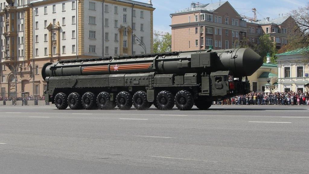 Rosyjska, mobilna wyrzutnia rakiet balistycznych RS-24 Jars, fot. Соколрус, Wikipedia, CC BY-SA 4.0