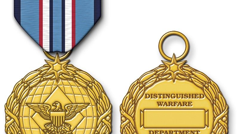 Wiadomo już jak będzie wyglądał amerykański medal za zasługi w walce dla operatorów dronów i żołnierzy działających w cyberprzestrzeni - fot. US Air Force