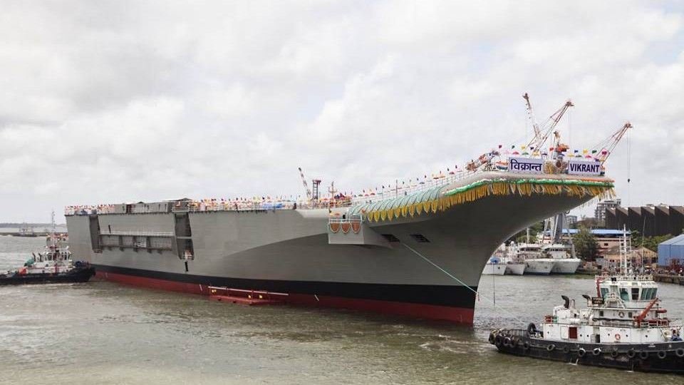 Holowanie zwodowanego INS Vikrant - fot. Indian Navy