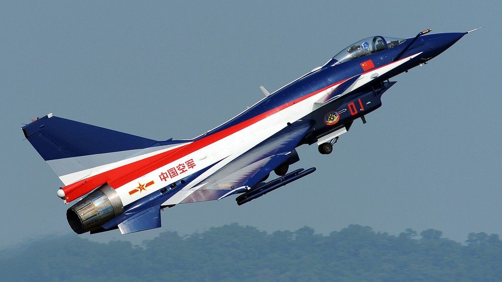 Chińskie samoloty czwartej generacji, w tym myśliwce J-10 (na zdjęciu) zostaną w przyszłości uzupełnione przez maszyny piątej generacji, opracowane w technologii stealth jak J-20 i J-31. Fot. Peng Chen/flickr/CC BY-SA 2.0.