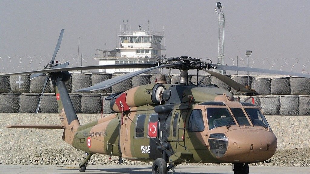 Turecki śmigłowiec transportowy UH-60 Black Hawk - fot. ISAF