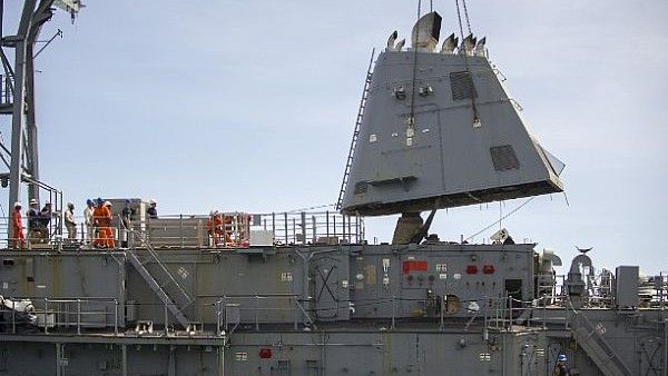 Rozpoczęto już prace nad usunięciem wraku USS Guardian z rafy, kolejny kontrakt zwiększa pulę funduszy o 43 mln dolarów - fot. US Navy