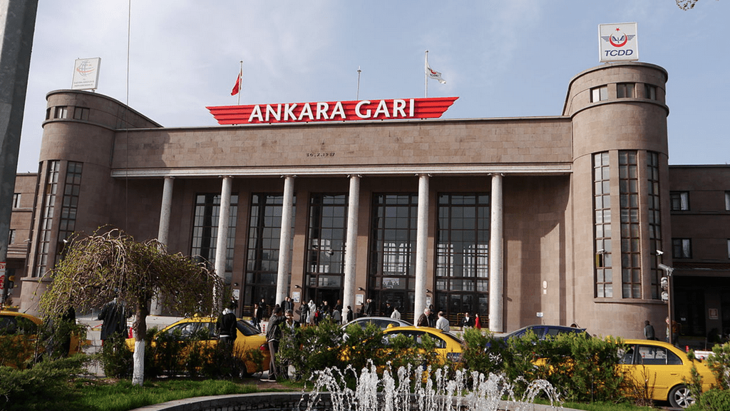Dworzec kolejowy w Ankarze, w pobliżu którego doszło do zamachu w październiku 2015 roku. Fot. Fah112778 / Wikimedia Commons / CC BY S.A. 3.0.