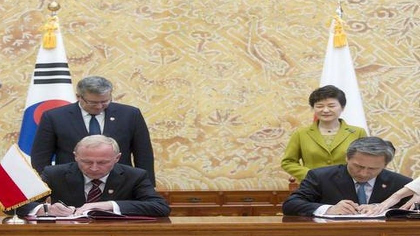sekretarz stanu w MON Czesław Mroczek oraz minister obrony narodowej Republiki Korei Kwan Jin Kim - fot. MON