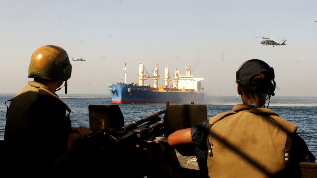 Walka z piractwem morskim u wybrzeży Afryki trwa - fot. US Navy