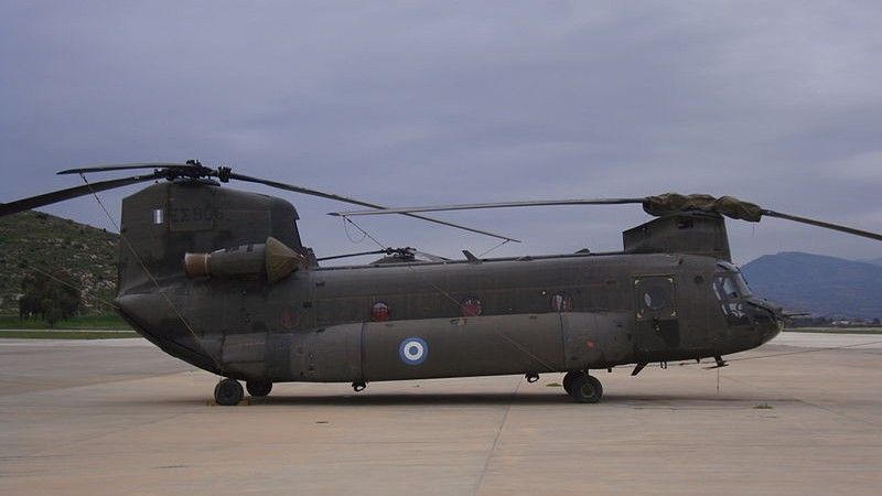 Grecki CH-47D Chinook - fot. Jerry Gunner/wiki