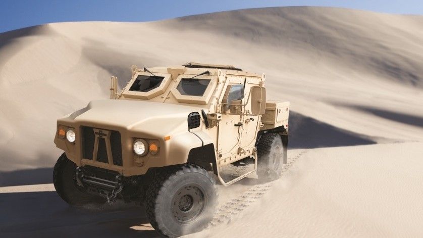 Firma Oshkosh Defense zaprezentowała nową, lekką wersję pojazdu M-ATV – fot. Oshkosh Defense