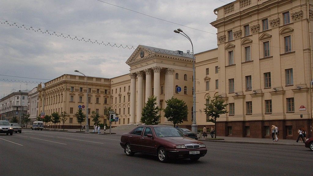 Budynek KGB w Mińsku. To właśnie w stolicy Białorusi miał zostać zatrzymany Alesin. Fot. JERRYE AND ROY KLOTZ MD/Wikimedia Commons/CC 3.0