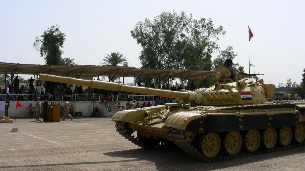 W działaniach w celu dostarczenia broni siłom kurdyjskim bierze udział także rząd w Bagdadzie. Na zdjęciu czołg T-72 należący do wojsk rządowych. Fot. Jim Garamone/US DoD.