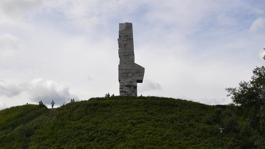 Film „Tajemnica Westerplatte” podobnie jak pomnik stojący na Westerplatte to zakłamany obraz tego, co działo się tam we wrześniu 1939 roku (M.Dura)