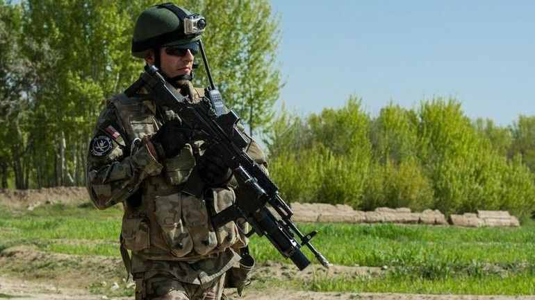 Żołnierz z granatnikiem GPBO-40, należącym do wspólnego systemu broni z granatem NGO-1N - Fot. st. chor. sztab. A.Roik/zoom.gov.pl