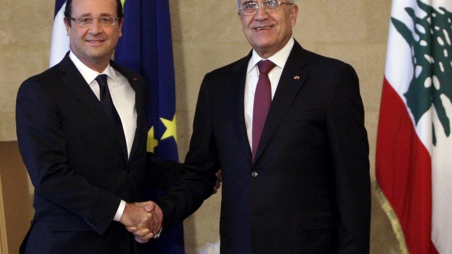 François Hollande i Michel Sulejman podczas spotkania w pałacu prezydenckim w Bejrucie - fot. AP