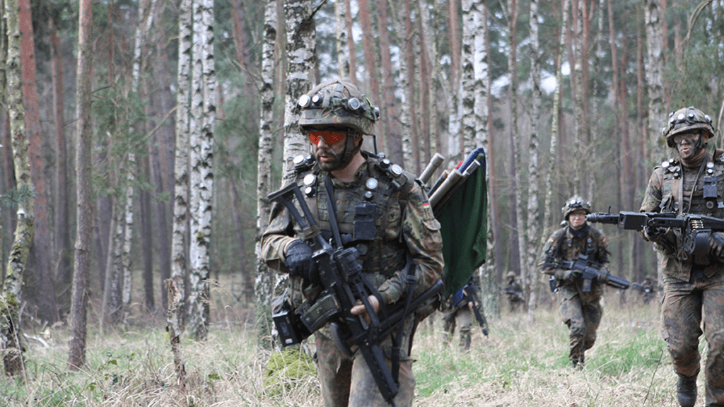 Żołnierze jednego z czynnych batalionów zmechanizowanych Bundeswehry. Fot. Bundeswehr/Martin Glinker