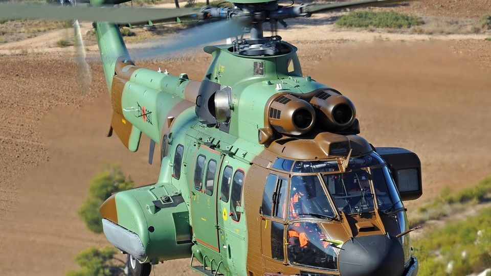 Albański Eurocopter Cougar w czasie testów we Francji - fot. Eurocopter