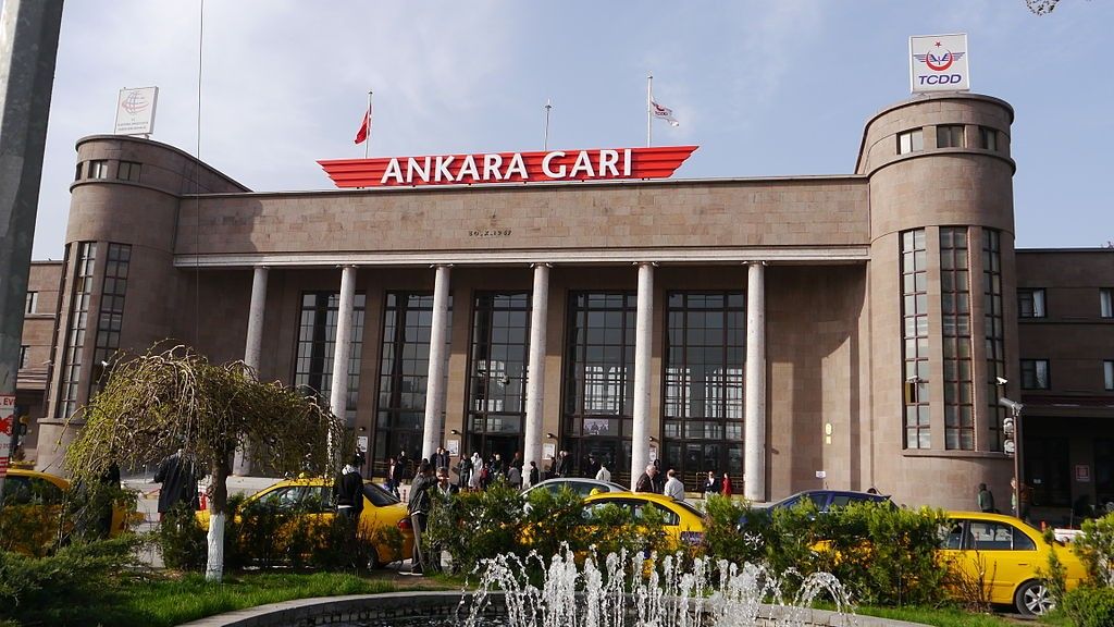 Dworzec kolejowy w okolicy którego doszło do zamachu w Ankarze w październiku 2015 roku. fot. Fah112778/Wikipedia/CC BY SA 3.0.