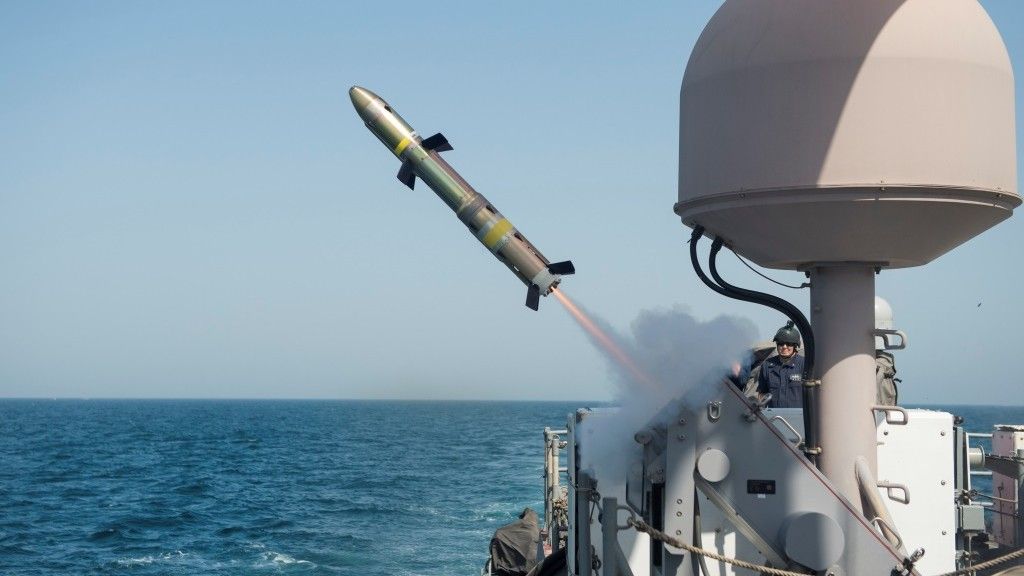 Okręt patrolowy USS „Firebolt” jest uzbrojony m.in. w rakiety kierowane Griffin, które testowano 28 czerwca 2015 r. na Zatoce Perskiej – fot. M.Dura