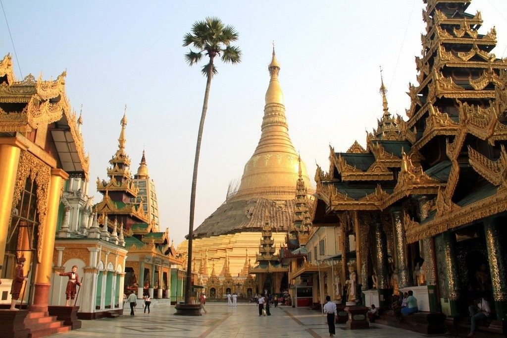 Генерал, свергнувший правительство, становится главой государства