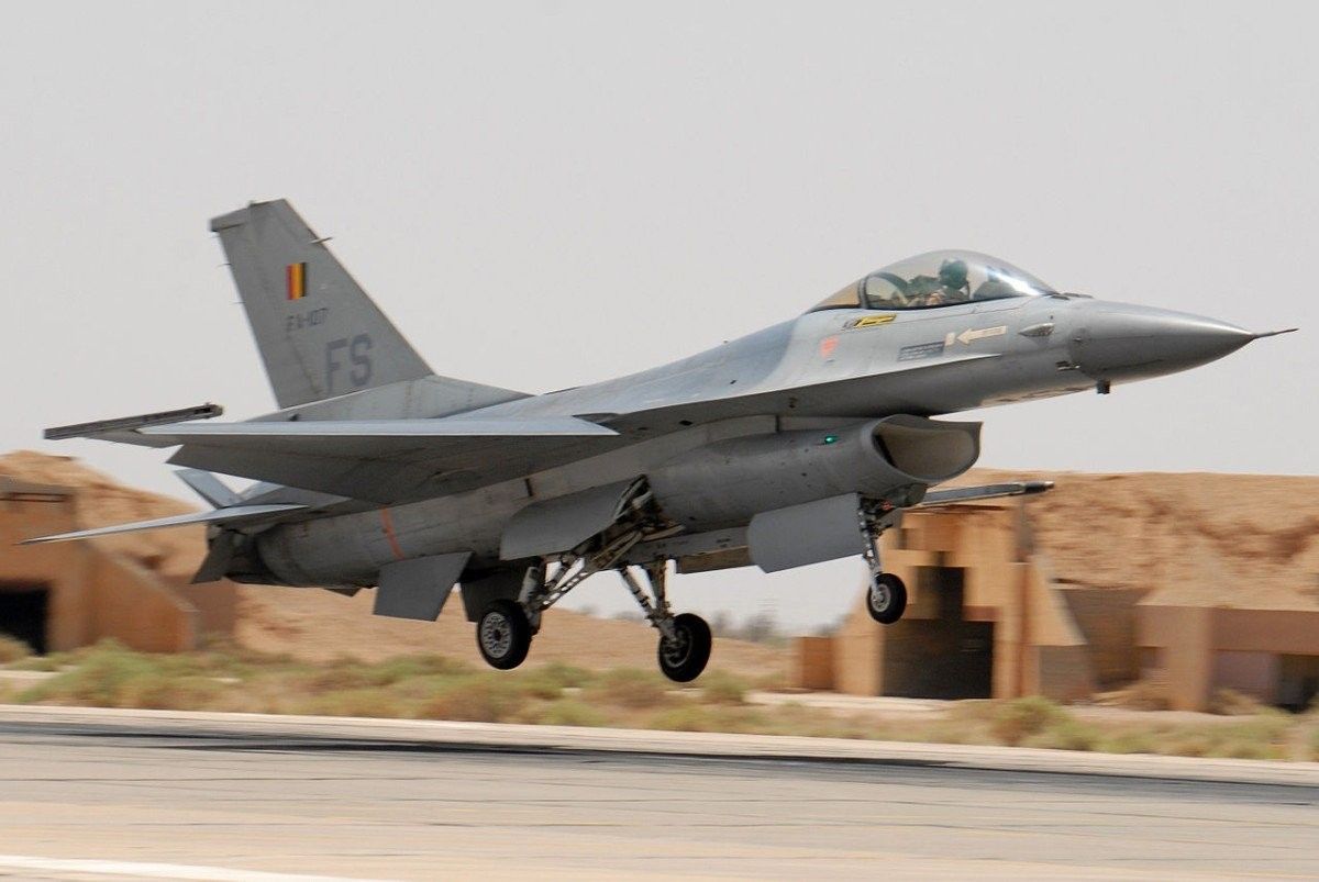 Shield in front of Russia: European missiles for F-16