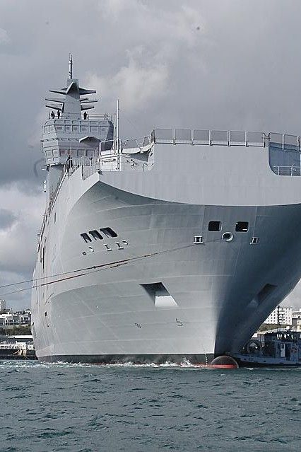 Rosja grozi Francji sankcjami za ewentualne anulowanie kontraktu na dostawę dwóch okrętów śmigłowcowych doków typu Mistral – fot. DCNS