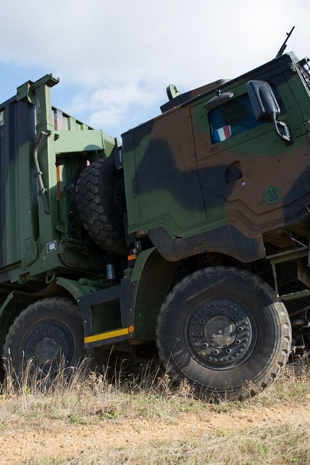 Francuska armia zamawia drugą partię ciężarówek Iveco – fot. Sirpa Terre