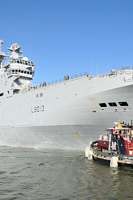 Francuska operacja została zrealizowana z pokładu śmigłowcowca FS Mistral - fot. US Navy