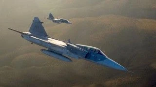 Szwecja najprawdopodobniej pozyska nie 60, a 70 samolotów Gripen E. Niewiadomą pozostaje przyszłość maszyn dwumiejscowych. Fot. Saab.