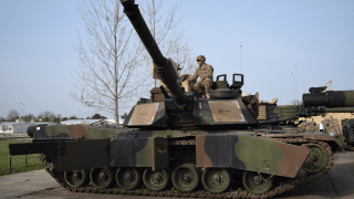 Czołg M1A2 Abrams w trakcie przygotowań do ćwiczeń. Fot. Spc. Ryan Tatum/US Army.