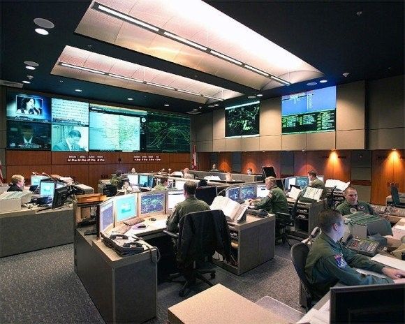Centrum dowodzenia NORAD- fot. Dowództwo Sił Lotniczych USA