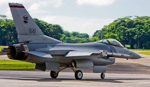 F-16C Falcon sił powietrznych Singapuru - fot. Luhai Wong