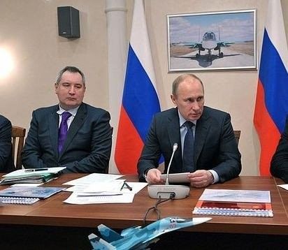 Prezydent FR Władimir Putin i wicepremier Dmitrij Rogozin odpowiedzialny za przemysł obronny- fot. kremlin.ru