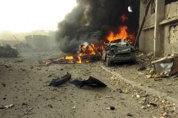 <p>Skutki wybuchu bomby - pułapki w Iraku - fot. prwatch.org</p>
