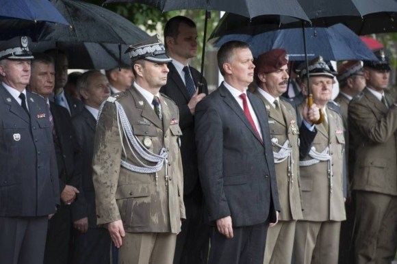 Od lewej: gen. dyw. Marek Tomaszycki, szef MON Tomasz Siemoniak, gen. broni Edward Gruszka fot. DOSZ