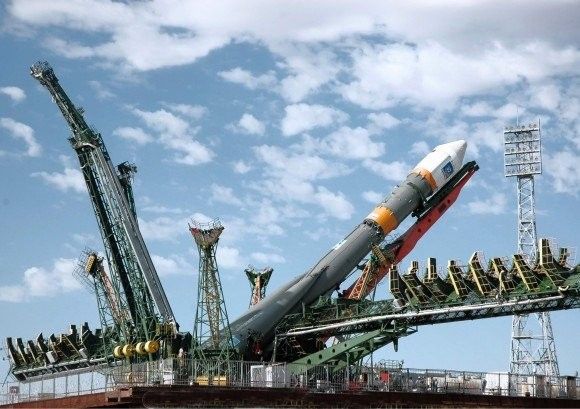 Rogozin promuje konsolidację rosyjskiego przemysłu lotniczego i kosmicznego – fot. riamotor.ru