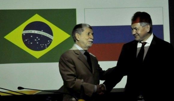 Minister obrony Brazylii Celso Amorim, i Rosji, Siergiej Szojgu - fot. defesa.gov.br