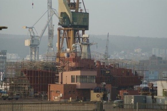 Zgodnie z deklaracjami polityków, stocznia Nauta złożyła ofertę dzierżawy i zakupu części Stoczni Marynarki Wojennej, która cały czas prowadzi działalność na rzecz floty - fot. Łukasz Pacholski