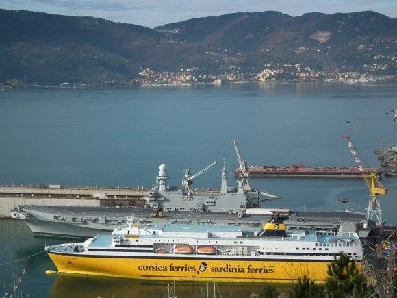 Półroczny rejs promocyjno- szkoleniowy 4 okrętów MW Włoch w tym lotniskowca Cavour- fot. Andrzej Nitka/D24