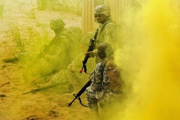 Żołnierze podczas manewrów - fot. US Army
