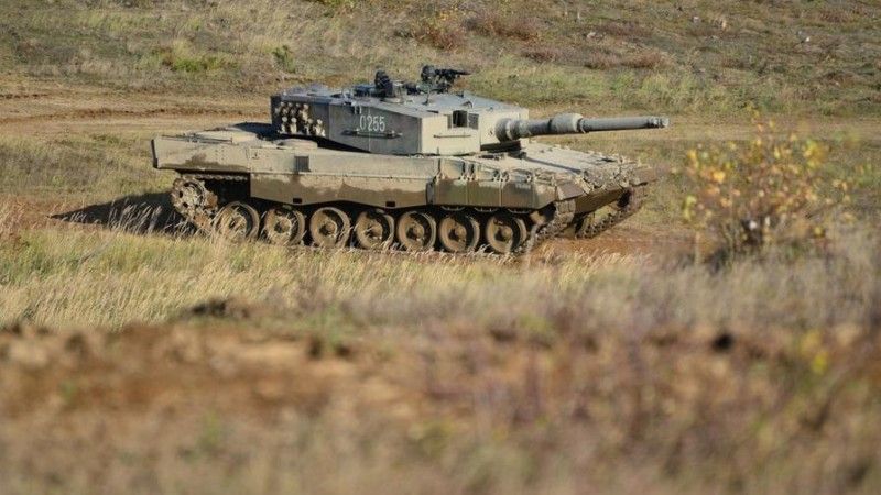 W związku z kryzysem ukraińskim NATO zapowiedziało między innymi zintensyfikowanie wspólnych ćwiczeń w naszym regionie. Nie wiadomo jednak, czy w Polsce zostaną rozmieszczone wojska NATO, zgodnie z postulatami władz RP. Na zdjęciu polski czołg Leopard 2 podczas ćwiczenia Steadfast Jazz w 2013 roku. Fot. Artur Zakrzewski/MON.