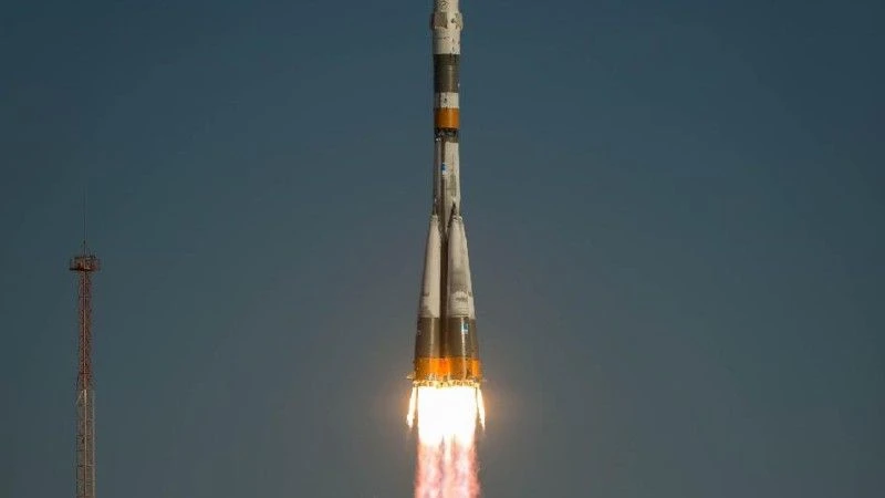 Start rakiety nośnej ze statkiem kosmicznym Sojuz w kierunku Stacji Kosmicznej - fot. NASA
